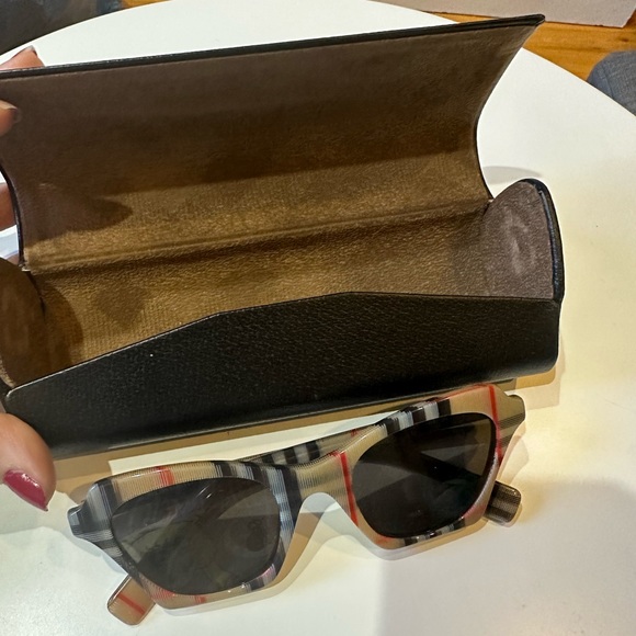Burberry Vintage Check Square Frame Sunglasses, Excellent Condition - Picture 10 of 11